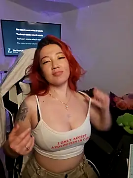 Snapshot of lunnaa_ chatting on 10/02/25, 12:39 lunnaa online show from 10/02/25, 12:39