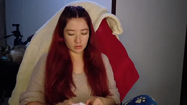 Snapshot of lunnaa_ chatting on 10/24/25, 04:20 lunnaa online show from 10/24/25, 04:20