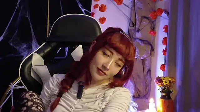 Snapshot of lunnaa_ chatting on 10/29/25, 04:59 lunnaa online show from 10/29/25, 04:59