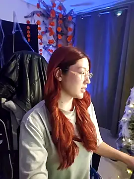 Snapshot of lunnaa_ chatting on 11/05/25, 02:33 lunnaa online show from 11/05/25, 02:33