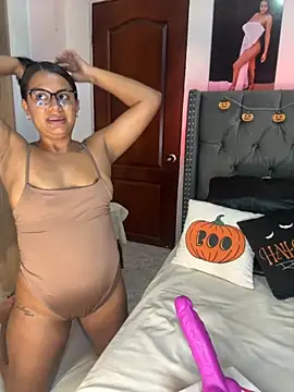 ema zoe online show from 10/28/25, 12:03