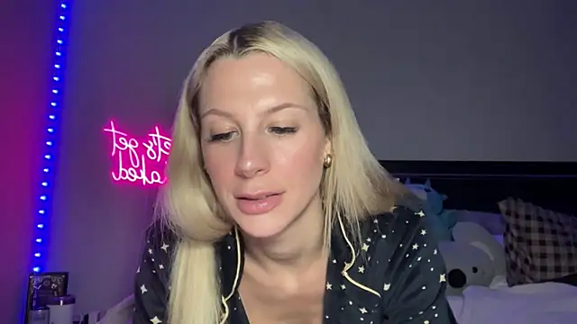 Snapshot of ChelseaCheeky chatting on 10/29/25, 12:24 ChelseaCheeky online show from 10/29/25, 12:24