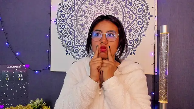 Snapshot of Nova_allen chatting on 09/20/25, 03:13 Nova allen online show from 09/20/25, 03:13