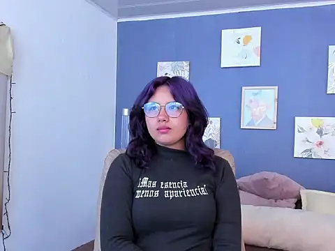 Snapshot of Nova_allen chatting on 11/17/25, 03:18 Nova allen online show from 11/17/25, 03:18