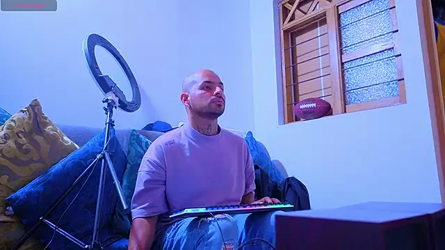 tomas smith1 online show from 10/22/25, 12:22