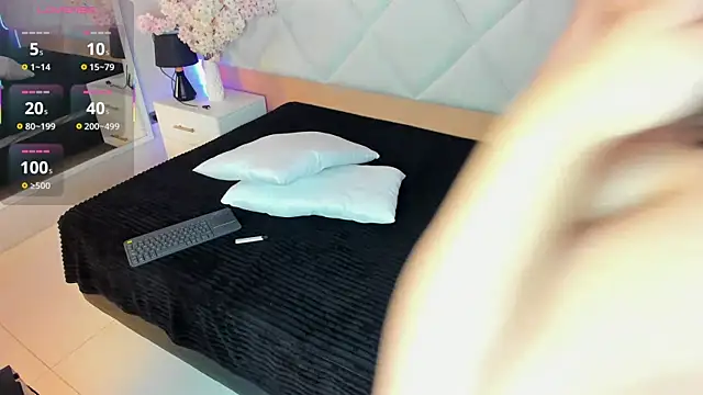 Snapshot of veronica_hill_ chatting on 12/03/25, 03:03 veronica hill online show from 12/03/25, 03:03