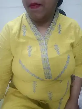 Snapshot of Bhabhiji1 chatting on 04/05/26, 08:55 Bhabhiji1 online show from 04/05/26, 08:55