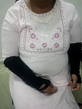 Snapshot of Bhabhiji1 chatting on 04/12/26, 10:31 Bhabhiji1 online show from 04/12/26, 10:31