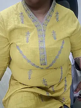 Snapshot of Bhabhiji1 chatting on 04/23/26, 11:31 Bhabhiji1 online show from 04/23/26, 11:31