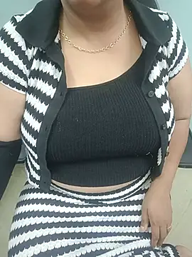 Snapshot of Bhabhiji1 chatting on 05/22/26, 12:00 Bhabhiji1 online show from 05/22/26, 12:00