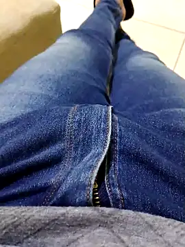 Snapshot of JoaoPedro17cm chatting on 10/02/25, 01:51 JoaoPedro17cm online show from 10/02/25, 01:51