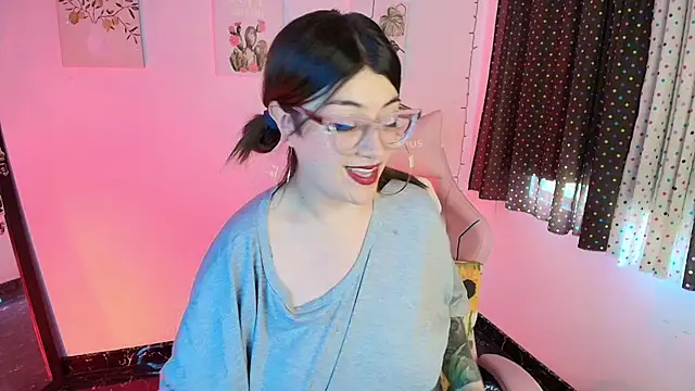 Snapshot of isaferrer06 chatting on 12/16/25, 04:01 isaferrer06 online show from 12/16/25, 04:01