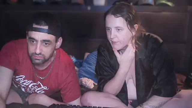 Snapshot of thatsassycouple chatting on 10/15/25, 01:11 thatsassycouple online show from 10/15/25, 01:11