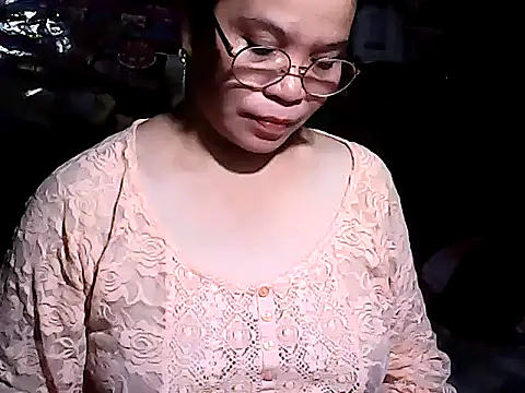 Snapshot of Adeline05 chatting on 12/04/25, 09:18 Adeline05 online show from 12/04/25, 09:18