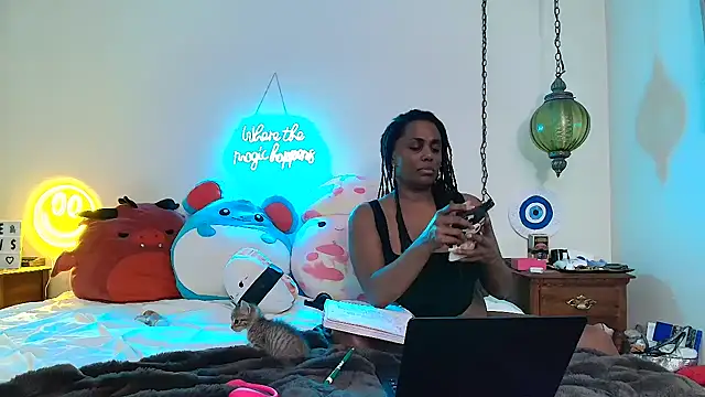 GigiMcFee online show from 09/12/25, 04:34