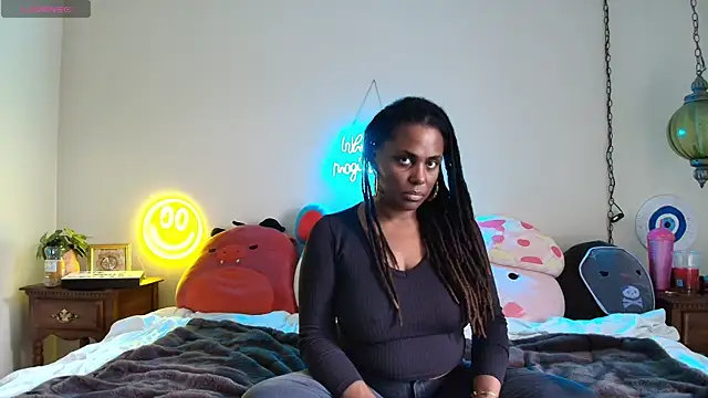GigiMcFee online show from 09/23/25, 09:18