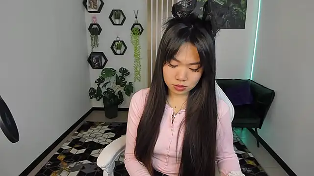 LunaPurrr online show from 10/13/25, 11:16