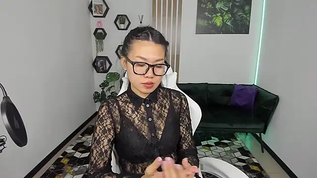 LunaPurrr online show from 10/16/25, 03:40