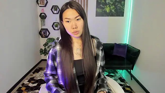 Snapshot of LunaPurrr chatting on 11/23/25, 11:37 LunaPurrr online show from 11/23/25, 11:37