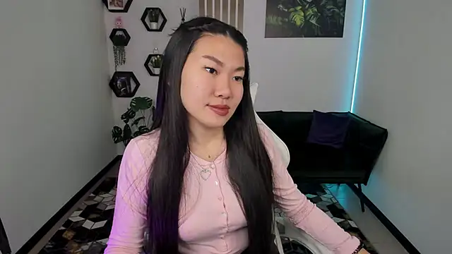 Snapshot of LunaPurrr chatting on 11/27/25, 01:29 LunaPurrr online show from 11/27/25, 01:29