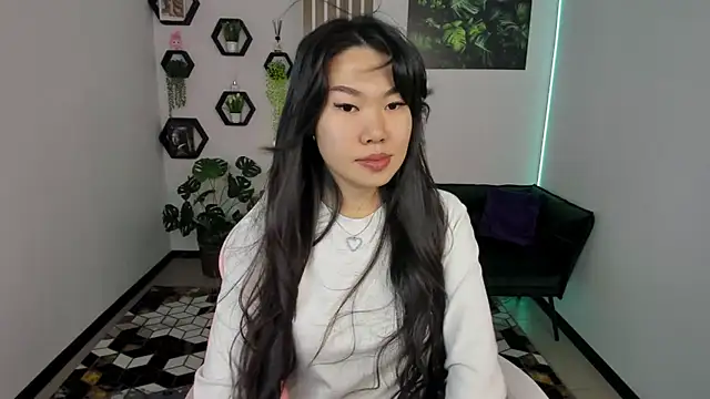 Snapshot of LunaPurrr chatting on 11/28/25, 12:24 LunaPurrr online show from 11/28/25, 12:24