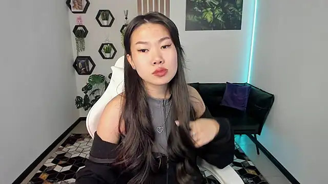 Snapshot of LunaPurrr chatting on 11/28/25, 11:18 LunaPurrr online show from 11/28/25, 11:18