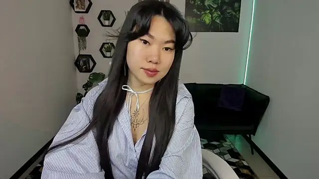 Snapshot of LunaPurrr chatting on 12/02/25, 01:11 LunaPurrr online show from 12/02/25, 01:11