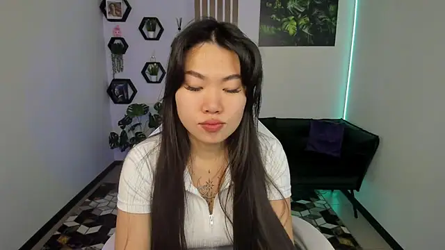 Snapshot of LunaPurrr chatting on 12/03/25, 01:13 LunaPurrr online show from 12/03/25, 01:13