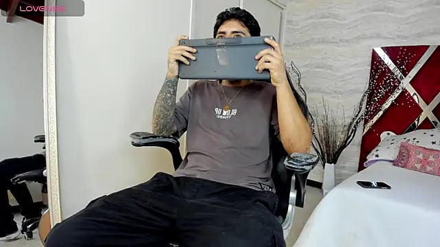 JamesDeker online show from 10/30/25, 08:31