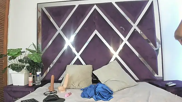 luzenaasm online show from 10/14/25, 04:13