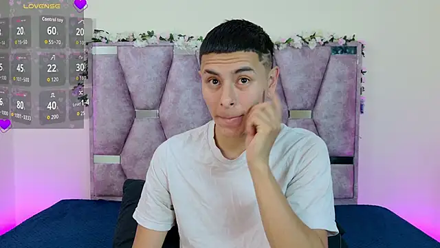 Snapshot of lana_and_liam_ chatting on 11/11/25, 09:20 lana and liam online show from 11/11/25, 09:20