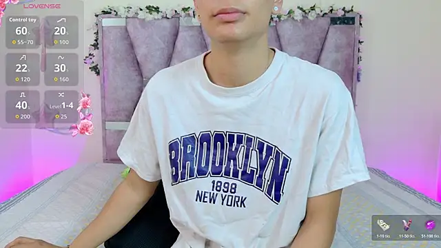 Snapshot of lana_and_liam_ chatting on 11/16/25, 10:43 lana and liam online show from 11/16/25, 10:43