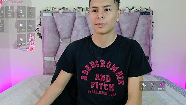 Snapshot of lana_and_liam_ chatting on 11/25/25, 09:31 lana and liam online show from 11/25/25, 09:31