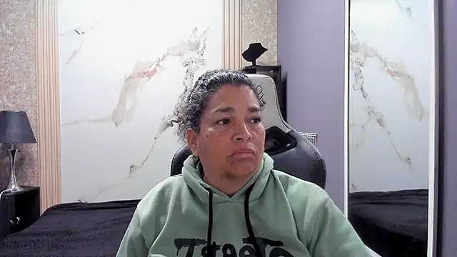 NinaBlazee online show from 10/18/25, 09:21