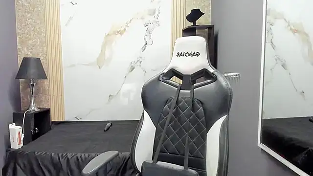 NinaBlazee online show from 10/18/25, 09:26