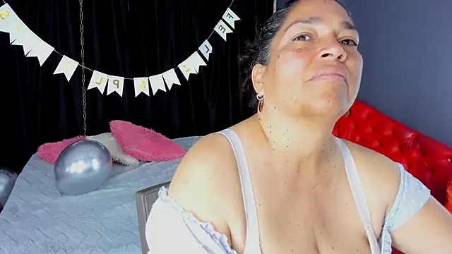 NinaBlazee online show from 10/27/25, 01:04