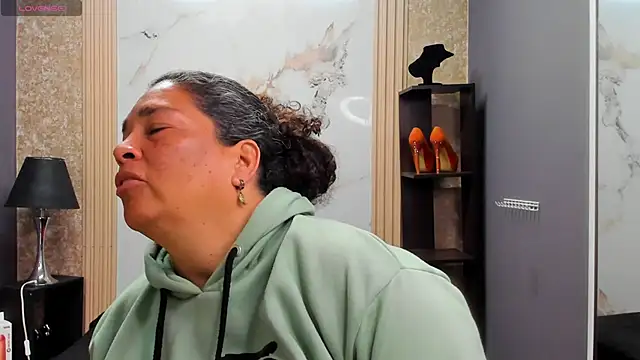 NinaBlazee online show from 10/28/25, 12:52