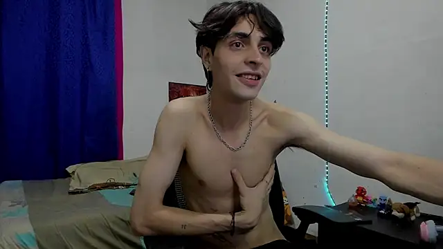 Snapshot of golden_ryyan chatting on 12/15/25, 03:55 golden ryyan online show from 12/15/25, 03:55