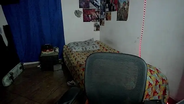 Snapshot of golden_ryyan chatting on 06/18/26, 01:04 golden ryyan online show from 06/18/26, 01:04