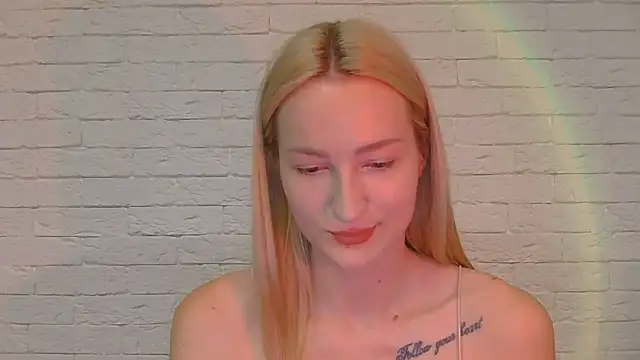 Snapshot of Alice_Sweet_01 chatting on 06/16/26, 06:32 Alice Sweet 01 online show from 06/16/26, 06:32