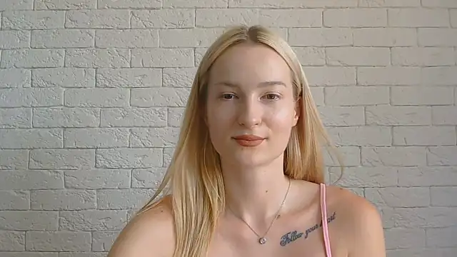 Snapshot of Alice_Sweet_01 chatting on 06/30/26, 01:01 Alice Sweet 01 online show from 06/30/26, 01:01