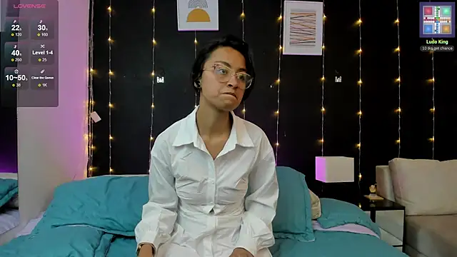 bravepetunia online show from 09/13/25, 12:16