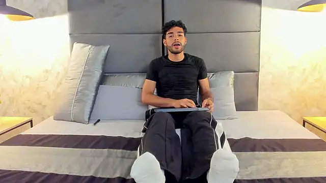 Snapshot of RaphaelDufort chatting on 09/26/25, 11:53 RaphaelDufort online show from 09/26/25, 11:53