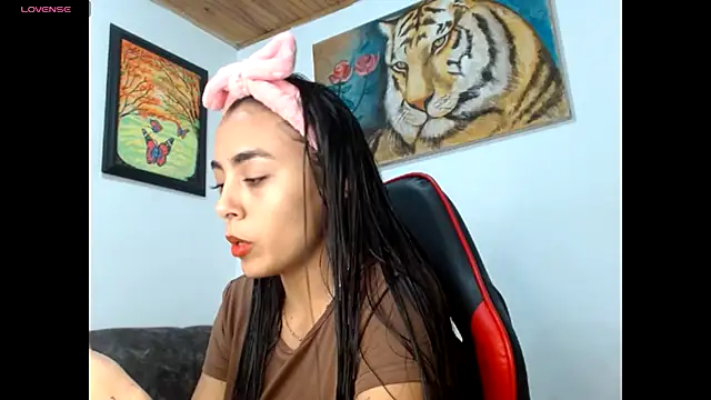 Snapshot of Wild_RoomXxX chatting on 10/31/25, 09:38 Wild RoomXxX online show from 10/31/25, 09:38