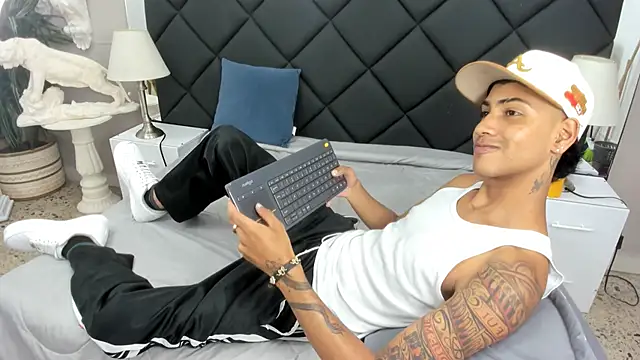 Snapshot of Denis_Carpenter chatting on 11/29/25, 07:28 Denis Carpenter online show from 11/29/25, 07:28