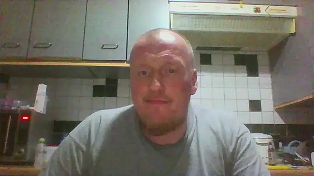 Snapshot of Redraket3600genk chatting on 10/16/25, 10:44 Redraket3600genk online show from 10/16/25, 10:44