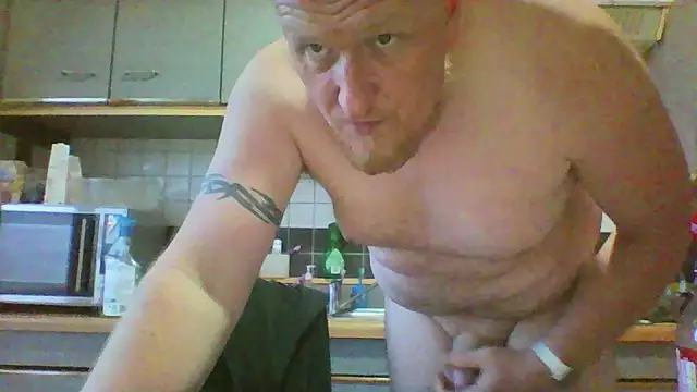 Snapshot of Redraket3600genk chatting on 10/23/25, 06:23 Redraket3600genk online show from 10/23/25, 06:23