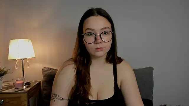 Snapshot of KatySensualy chatting on 10/24/25, 04:25 KatySensualy online show from 10/24/25, 04:25