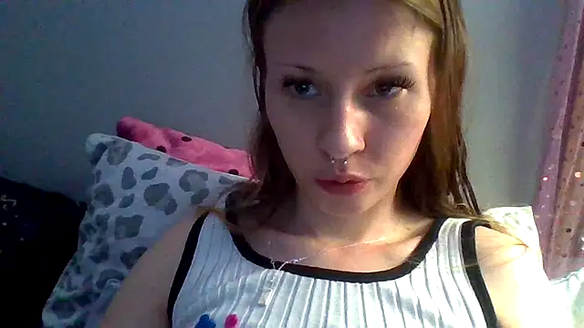 Snapshot of sarah2007 chatting on 09/23/25, 12:13 sarah2007 online show from 09/23/25, 12:13