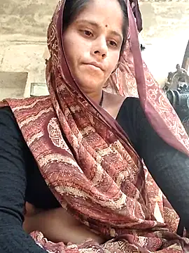 Hot-ilaiy online show from 10/14/25, 07:09